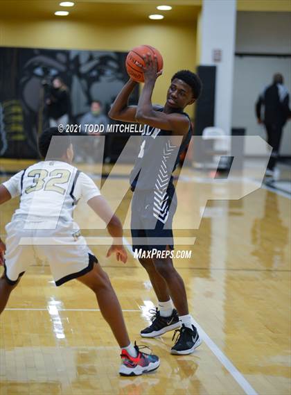 Thumbnail 1 in Solon @ Harding photogallery.