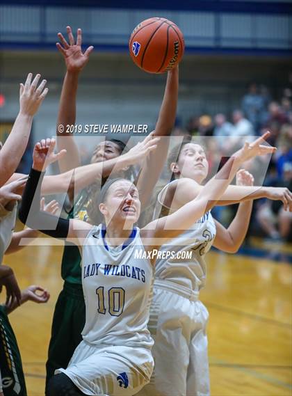 Thumbnail 1 in Gallatin @ Wilson Central photogallery.