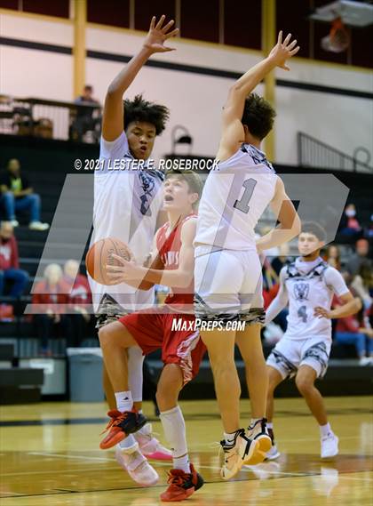 Thumbnail 1 in Lytle vs. Columbus (UIL 3A Bi-District Playoffs) photogallery.