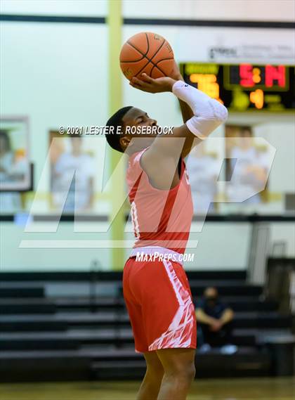 Thumbnail 1 in Lytle vs. Columbus (UIL 3A Bi-District Playoffs) photogallery.