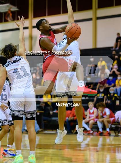 Thumbnail 1 in Lytle vs. Columbus (UIL 3A Bi-District Playoffs) photogallery.