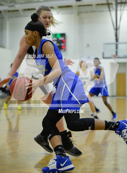 Thumbnail 2 in Oscar Smith @ Hickory photogallery.