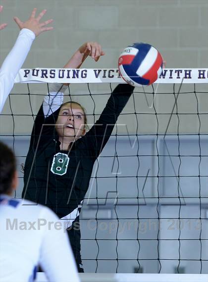 Thumbnail 1 in Granite Bay vs. Los Alamitos (CIF State D1 Final) photogallery.