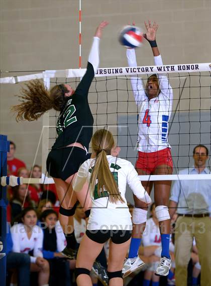 Thumbnail 2 in Granite Bay vs. Los Alamitos (CIF State D1 Final) photogallery.