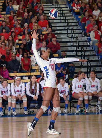 Thumbnail 2 in Granite Bay vs. Los Alamitos (CIF State D1 Final) photogallery.