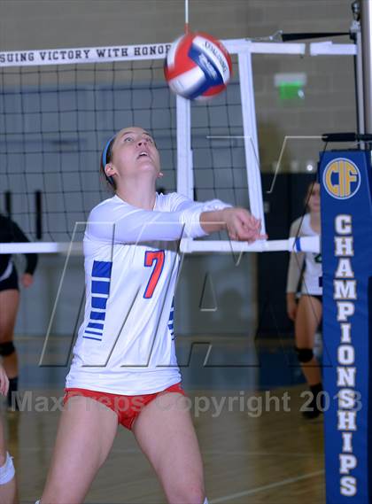 Thumbnail 3 in Granite Bay vs. Los Alamitos (CIF State D1 Final) photogallery.