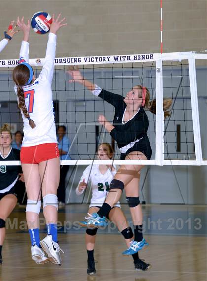 Thumbnail 2 in Granite Bay vs. Los Alamitos (CIF State D1 Final) photogallery.