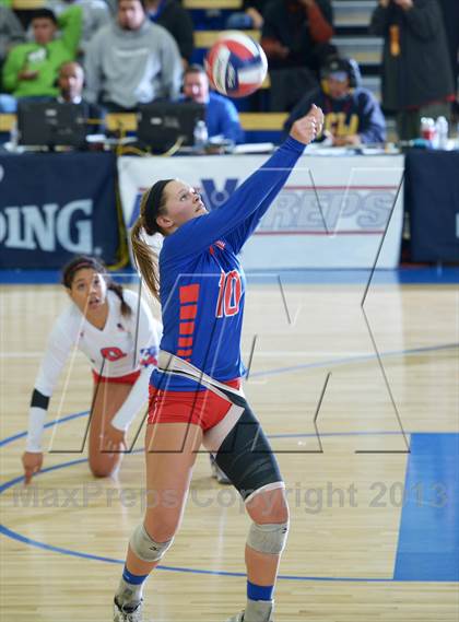 Thumbnail 2 in Granite Bay vs. Los Alamitos (CIF State D1 Final) photogallery.