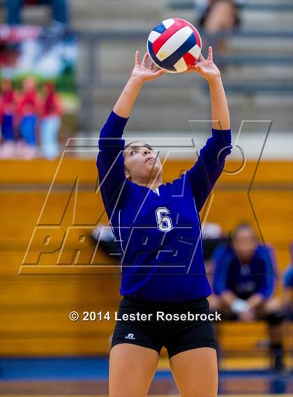 Thumbnail 2 in Stevens vs. Warren photogallery.