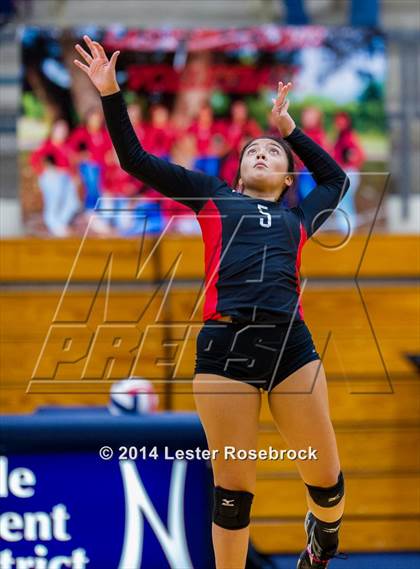 Thumbnail 2 in Stevens vs. Warren photogallery.