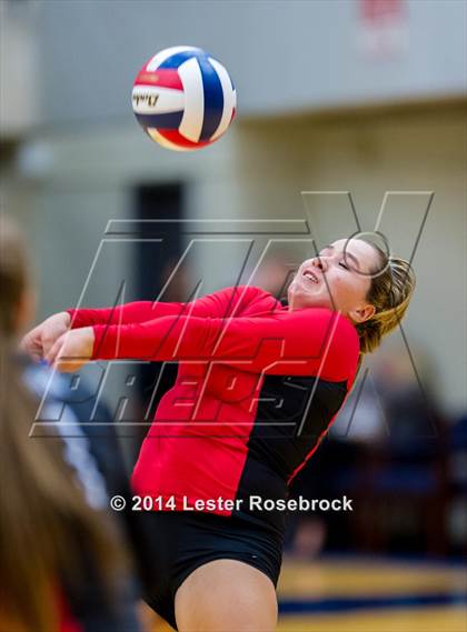 Thumbnail 3 in Stevens vs. Warren photogallery.
