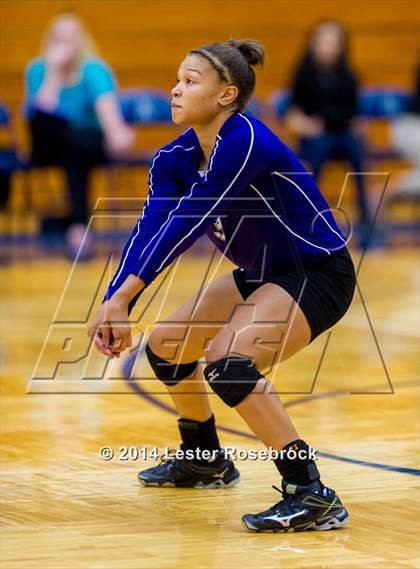 Thumbnail 2 in Stevens vs. Warren photogallery.