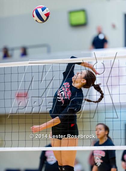 Thumbnail 1 in Stevens vs. Warren photogallery.