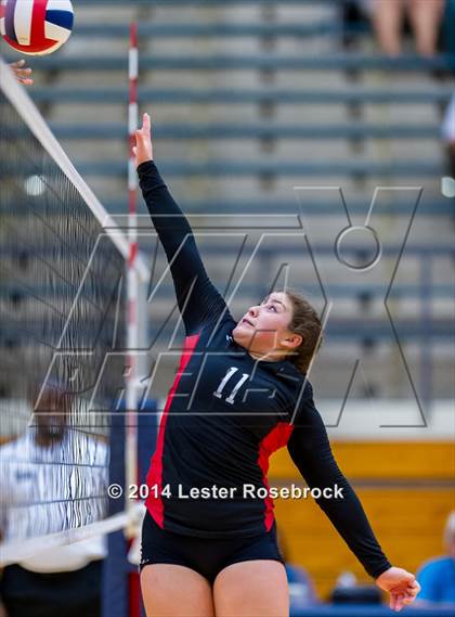 Thumbnail 3 in Stevens vs. Warren photogallery.