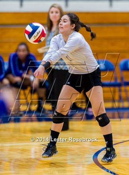 Thumbnail 2 in Stevens vs. Warren photogallery.