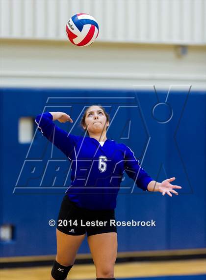 Thumbnail 1 in Stevens vs. Warren photogallery.
