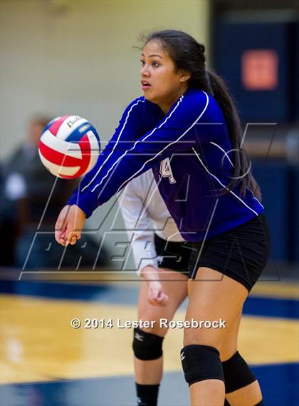 Thumbnail 2 in Stevens vs. Warren photogallery.