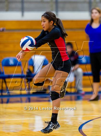 Thumbnail 3 in Stevens vs. Warren photogallery.