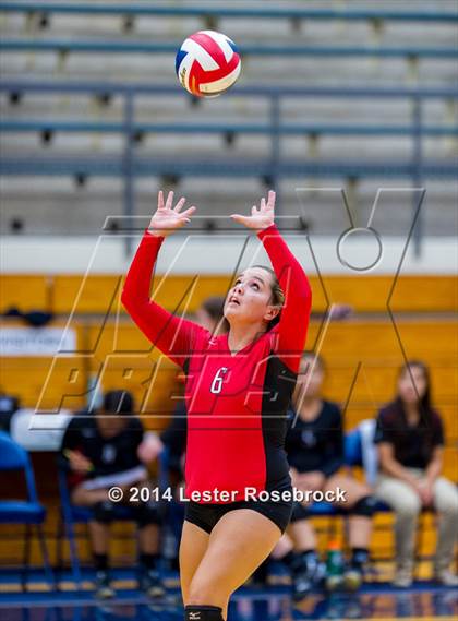 Thumbnail 1 in Stevens vs. Warren photogallery.