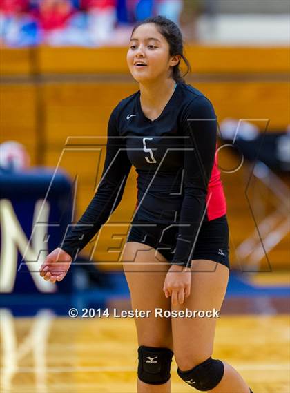 Thumbnail 2 in Stevens vs. Warren photogallery.