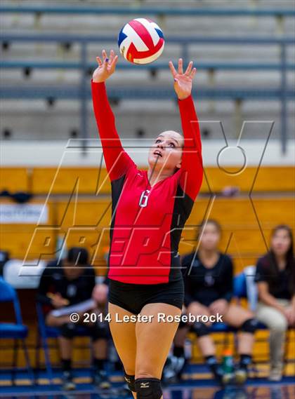 Thumbnail 2 in Stevens vs. Warren photogallery.