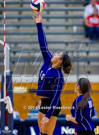 Thumbnail 1 in Stevens vs. Warren photogallery.