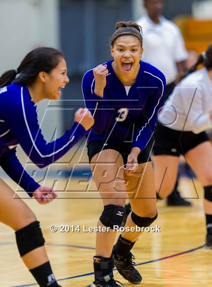 Thumbnail 3 in Stevens vs. Warren photogallery.