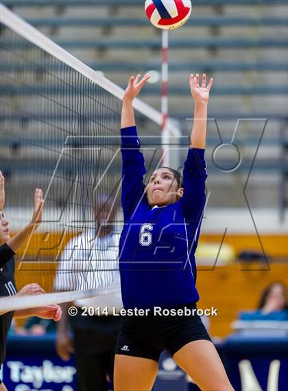 Thumbnail 2 in Stevens vs. Warren photogallery.