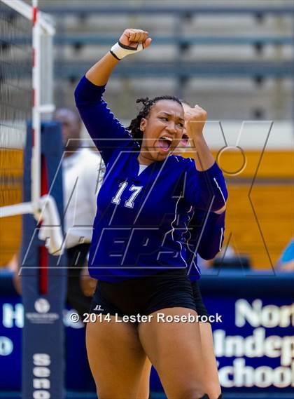 Thumbnail 3 in Stevens vs. Warren photogallery.
