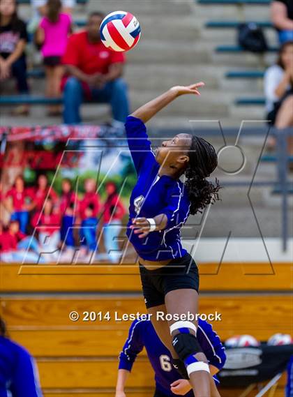 Thumbnail 2 in Stevens vs. Warren photogallery.