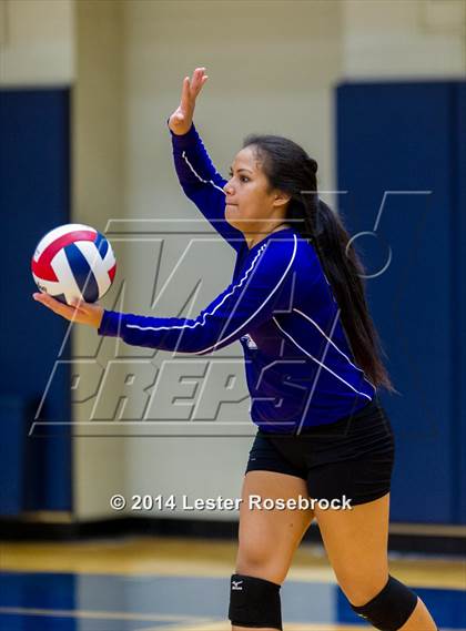 Thumbnail 3 in Stevens vs. Warren photogallery.
