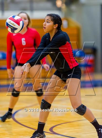 Thumbnail 2 in Stevens vs. Warren photogallery.