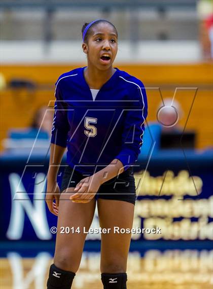 Thumbnail 3 in Stevens vs. Warren photogallery.