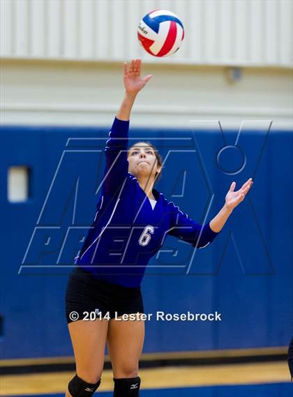 Thumbnail 2 in Stevens vs. Warren photogallery.