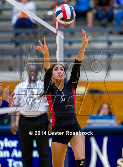 Thumbnail 1 in Stevens vs. Warren photogallery.