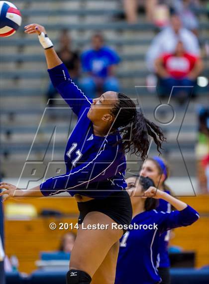 Thumbnail 2 in Stevens vs. Warren photogallery.
