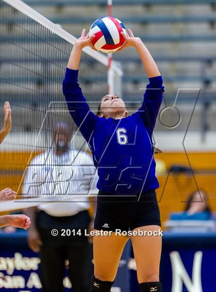 Thumbnail 1 in Stevens vs. Warren photogallery.