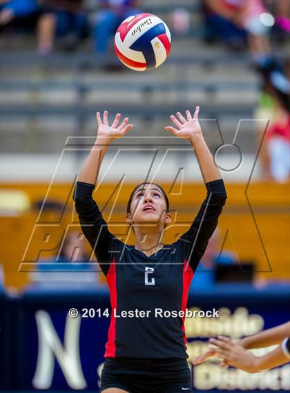 Thumbnail 1 in Stevens vs. Warren photogallery.