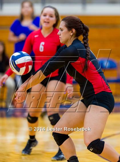 Thumbnail 3 in Stevens vs. Warren photogallery.