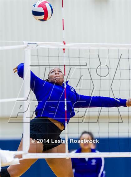 Thumbnail 2 in Stevens vs. Warren photogallery.