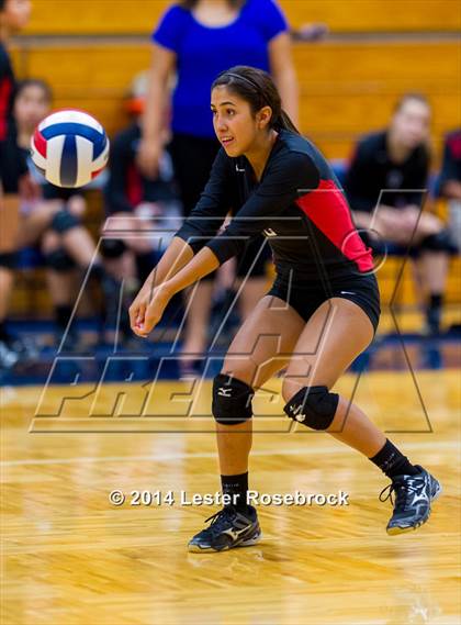 Thumbnail 3 in Stevens vs. Warren photogallery.