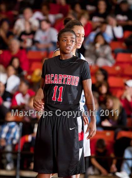 Thumbnail 2 in North Crowley vs. MacArthur (5A Regional Semifinals) photogallery.