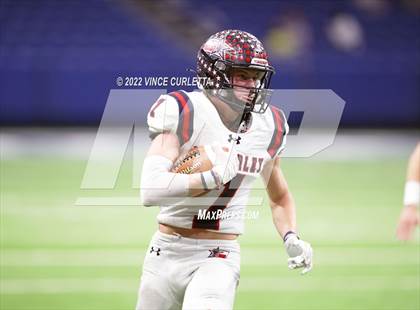 Thumbnail 3 in Cuero vs. Wimberley (UIL 4A DII Semifinal Playoff) photogallery.