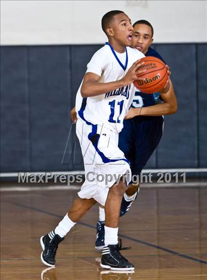 Thumbnail 1 in Dekaney [Andy] vs Alief Elsik (McDonald's Texas Invitational) photogallery.