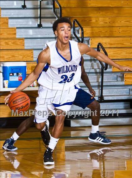 Thumbnail 2 in Dekaney [Andy] vs Alief Elsik (McDonald's Texas Invitational) photogallery.