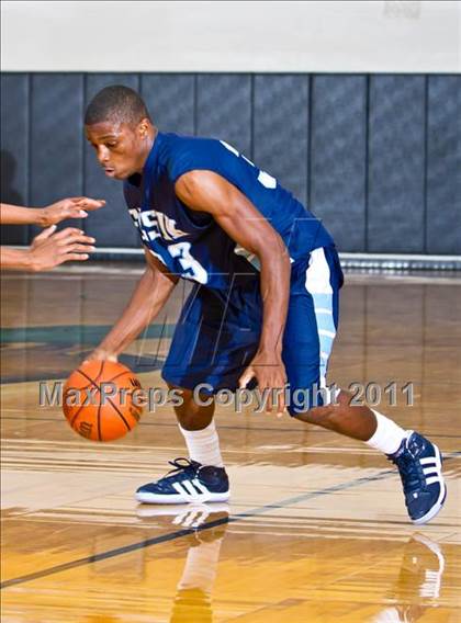 Thumbnail 2 in Dekaney [Andy] vs Alief Elsik (McDonald's Texas Invitational) photogallery.