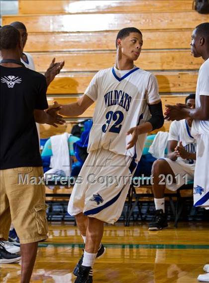 Thumbnail 1 in Dekaney [Andy] vs Alief Elsik (McDonald's Texas Invitational) photogallery.