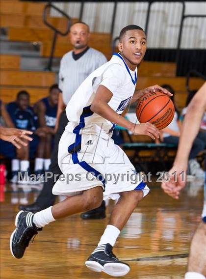 Thumbnail 1 in Dekaney [Andy] vs Alief Elsik (McDonald's Texas Invitational) photogallery.