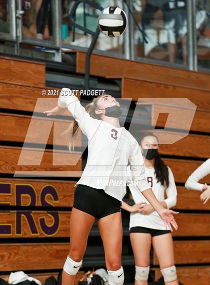 Thumbnail 3 in Bishop's vs. Santa Margarita (California Challenge) photogallery.