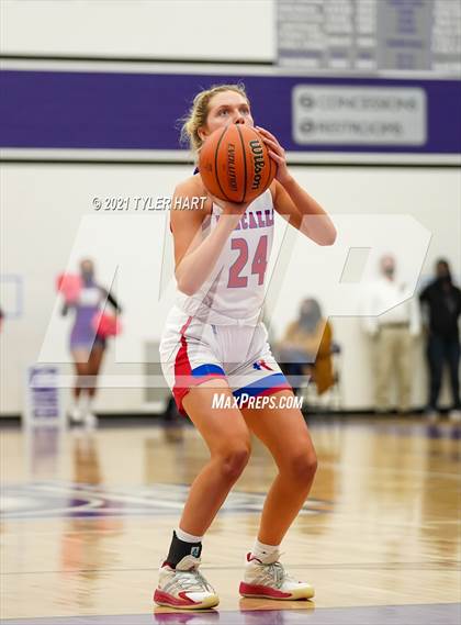 Thumbnail 2 in Ben Davis vs. Roncalli (IHSAA 4A Sectional Semifinal) photogallery.